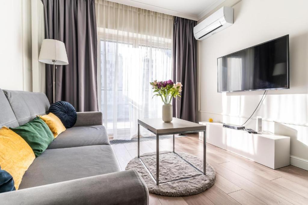 Mennica Residence Apartments Варшава Екстериор снимка
