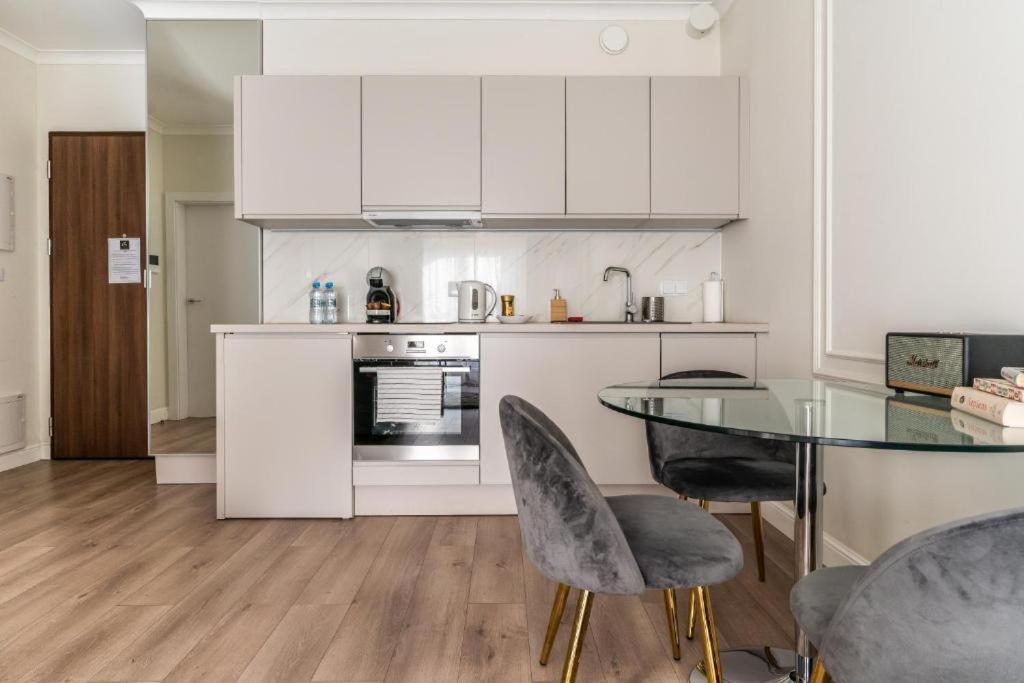 Mennica Residence Apartments Варшава Екстериор снимка